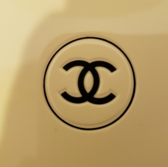 💖100% Authentic CHANEL Limited Edition Compact Mirror, OVNI (Yellow) *NEW - Picture 7 of 14